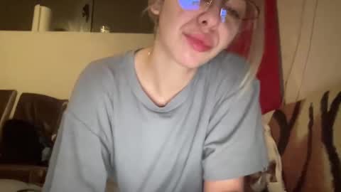 Snapshot of sarrah_rossy chatting on 01/09/25, 12:03 Sarrah online show from 01/09/25, 12:03