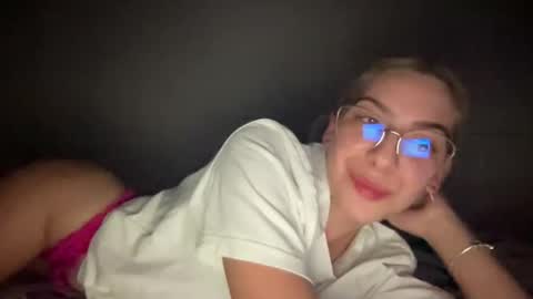 Snapshot of sarrah_rossy chatting on 01/10/25, 12:06 Sarrah online show from 01/10/25, 12:06