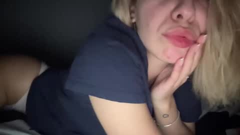 Snapshot of sarrah_rossy chatting on 01/27/25, 09:33 Sarrah online show from 01/27/25, 09:33