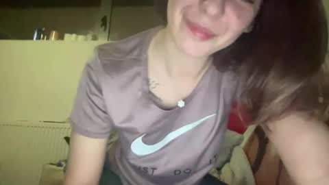 Snapshot of sarrah_rossy chatting on 03/12/25, 08:31 Sarrah online show from 03/12/25, 08:31
