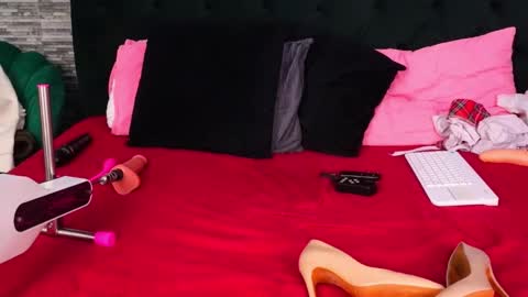 Snapshot of sarrarose chatting on 10/03/25, 09:45 sarrarose online show from 10/03/25, 09:45