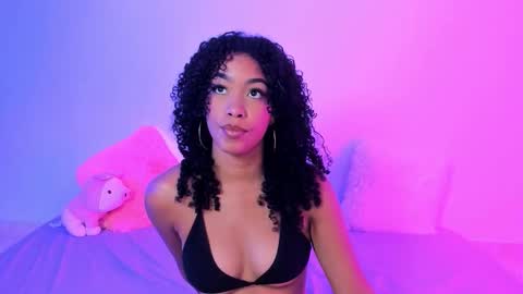 Snapshot of sasha_fox0 chatting on 12/22/25, 03:25 emy online show from 12/22/25, 03:25