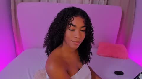 Snapshot of sasha_fox0 chatting on 04/21/26, 01:42 emy online show from 04/21/26, 01:42