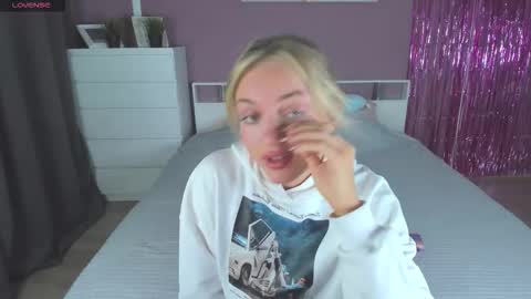 Snapshot of sasha_hardy chatting on 02/13/26, 03:52 Sasha online show from 02/13/26, 03:52