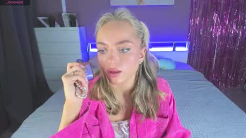 Snapshot of sasha_hardy chatting on 02/19/26, 03:52 Sasha online show from 02/19/26, 03:52