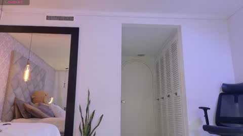 Snapshot of sasha_sinne chatting on 06/19/26, 12:42 sasha_sinne online show from 06/19/26, 12:42