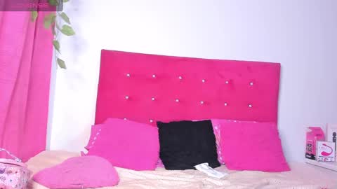 Snapshot of sasha_xxxx_ chatting on 01/14/25, 06:02 sasha palmer online show from 01/14/25, 06:02