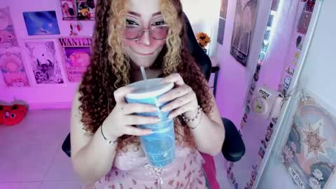 Snapshot of sashaa_love chatting on 06/05/26, 01:34 Tattie online show from 06/05/26, 01:34