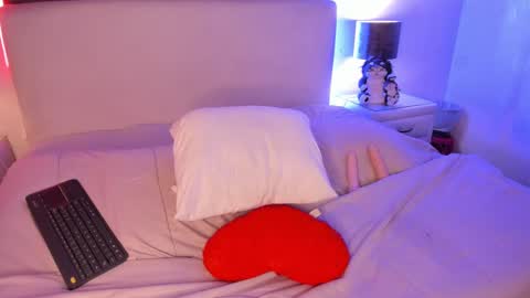 selene  online show from 02/23/25, 01:02