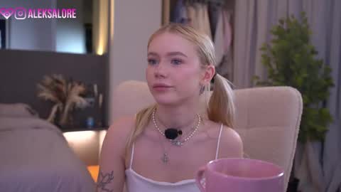 Snapshot of sashalore chatting on 03/22/26, 03:10 sashalore online show from 03/22/26, 03:10