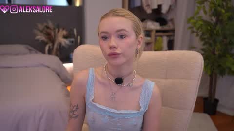 Snapshot of sashalore chatting on 03/23/26, 03:10 sashalore online show from 03/23/26, 03:10