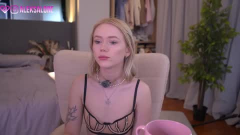 Snapshot of sashalore chatting on 03/28/26, 03:17 sashalore online show from 03/28/26, 03:17