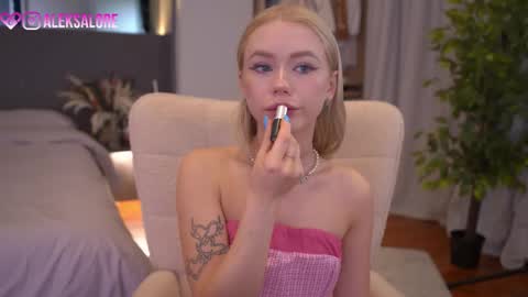 Snapshot of sashalore chatting on 03/29/26, 02:33 sashalore online show from 03/29/26, 02:33