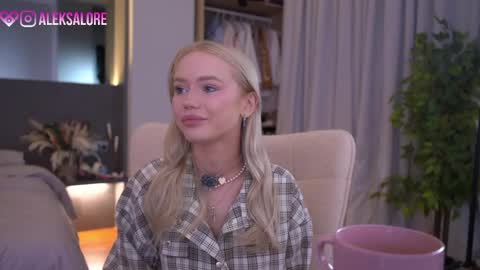 Snapshot of sashalore chatting on 03/31/26, 02:35 sashalore online show from 03/31/26, 02:35