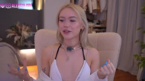 Snapshot of sashalore chatting on 04/06/26, 02:42 sashalore online show from 04/06/26, 02:42