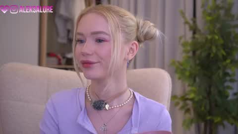 Snapshot of sashalore chatting on 04/22/26, 02:36 sashalore online show from 04/22/26, 02:36