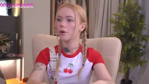 Snapshot of sashalore chatting on 06/25/26, 02:55 sashalore online show from 06/25/26, 02:55