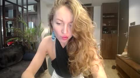Snapshot of sashasweetsasha chatting on 12/02/24, 05:59 Sasha online show from 12/02/24, 05:59