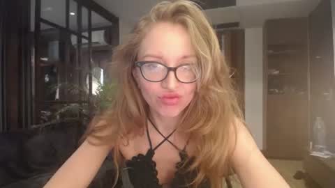 Snapshot of sashasweetsasha chatting on 12/26/24, 05:26 Sasha online show from 12/26/24, 05:26