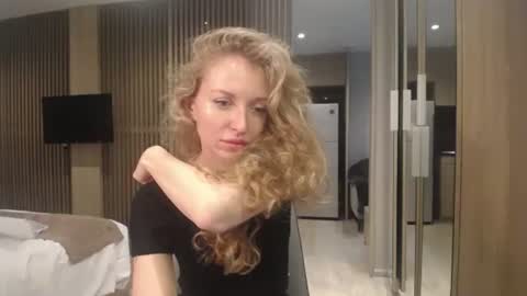 Snapshot of sashasweetsasha chatting on 10/04/25, 05:16 Sasha online show from 10/04/25, 05:16