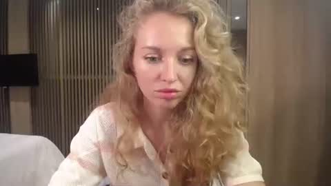 Snapshot of sashasweetsasha chatting on 10/13/25, 01:44 Sasha online show from 10/13/25, 01:44