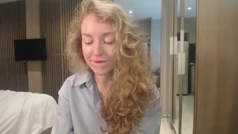 Snapshot of sashasweetsasha chatting on 10/16/25, 06:14 Sasha online show from 10/16/25, 06:14