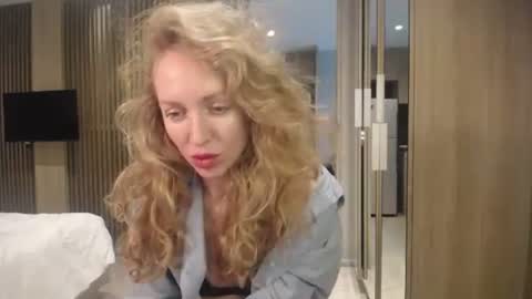 Snapshot of sashasweetsasha chatting on 10/20/25, 08:59 Sasha online show from 10/20/25, 08:59