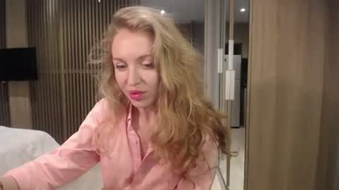 Snapshot of sashasweetsasha chatting on 10/23/25, 01:43 Sasha online show from 10/23/25, 01:43