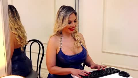 Snapshot of sashavaughn chatting on 01/10/25, 05:58 Sasha online show from 01/10/25, 05:58