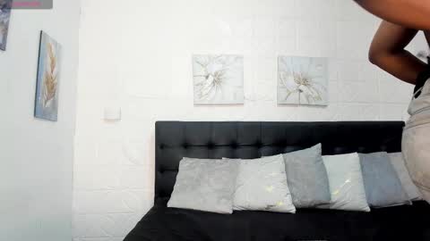 SashhaLux22 online show from 02/15/26, 05:48