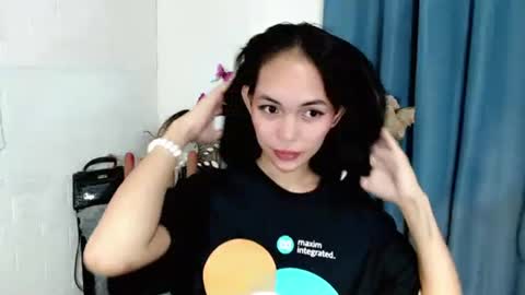 Snapshot of sashifoxdoll_ chatting on 10/30/25, 04:41 Sashi online show from 10/30/25, 04:41