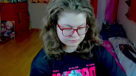 Snapshot of sashy_way chatting on 04/19/26, 12:04 .Alexandra online show from 04/19/26, 12:04