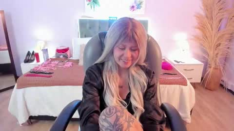 saskia_vellour online show from 02/03/26, 07:41