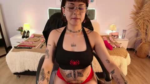 Snapshot of saskia_vellour chatting on 05/14/26, 07:20 saskia_vellour online show from 05/14/26, 07:20