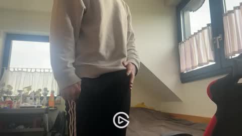 Snapshot of sason97xx chatting on 10/31/25, 08:15 sason97xx online show from 10/31/25, 08:15