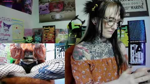 Snapshot of sassi_blondi chatting on 04/12/26, 02:44 Ivy online show from 04/12/26, 02:44