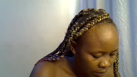 sassy_bella online show from 12/17/25, 04:18