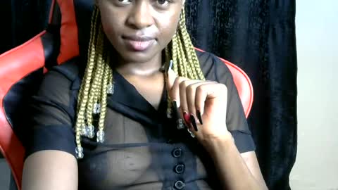 Snapshot of sassy_lyne chatting on 06/19/26, 10:46 sassy_lyne online show from 06/19/26, 10:46
