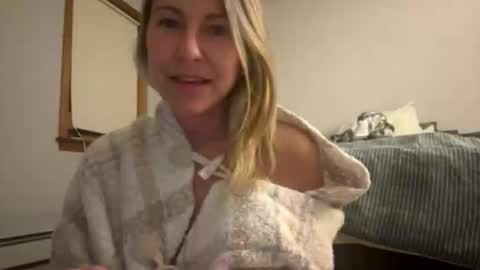 Sassyella online show from 10/19/25, 04:13