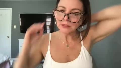 Snapshot of sassynsweetmilf chatting on 03/24/26, 04:01 sassynsweetmilf online show from 03/24/26, 04:01
