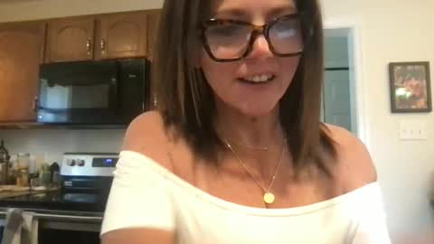 Snapshot of sassynsweetmilf chatting on 04/10/26, 04:44 sassynsweetmilf online show from 04/10/26, 04:44