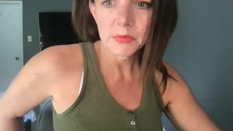 Snapshot of sassynsweetmilf chatting on 04/15/26, 06:04 sassynsweetmilf online show from 04/15/26, 06:04