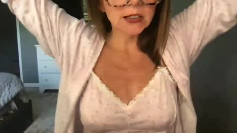 Snapshot of sassynsweetmilf chatting on 06/16/26, 01:47 sassynsweetmilf online show from 06/16/26, 01:47