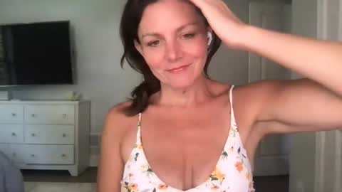Snapshot of sassynsweetmilf chatting on 08/09/26, 09:53 sassynsweetmilf online show from 08/09/26, 09:53