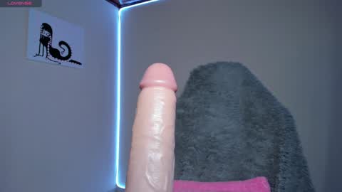    im expecting 300 thumbs up on my altar online show from 01/15/25, 12:09