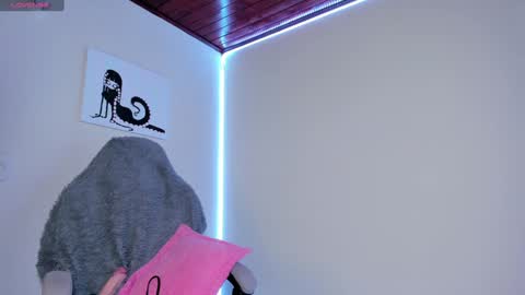    im expecting 300 thumbs up on my altar online show from 01/16/25, 01:06