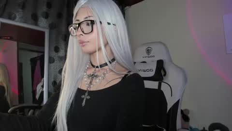    im expecting 300 thumbs up on my altar online show from 02/15/25, 12:37