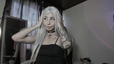    im expecting 300 thumbs up on my altar online show from 02/15/25, 10:42