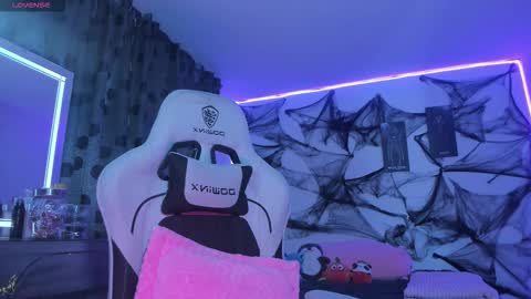    im expecting 300 thumbs up on my altar online show from 10/04/25, 11:36