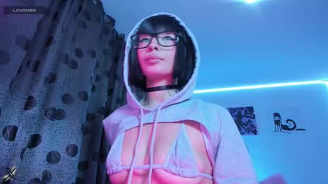    im expecting 300 thumbs up on my altar online show from 11/27/25, 12:35